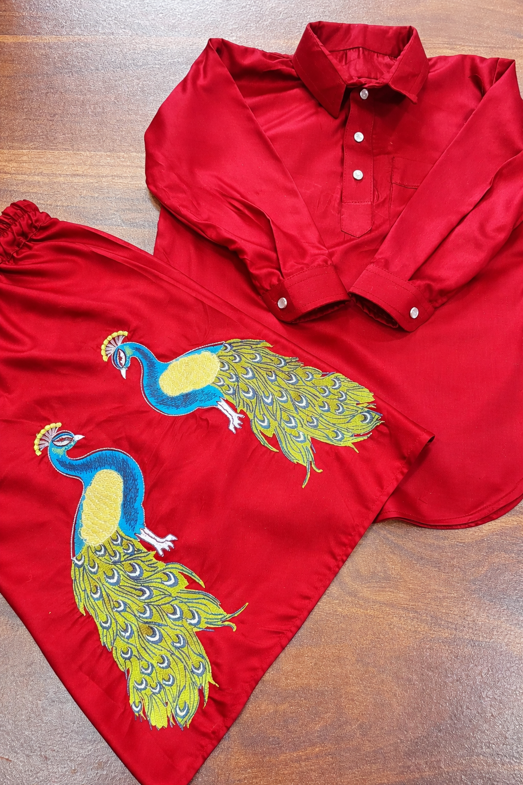 Red Morni Kurta Chadra — photo 1